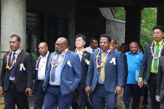 ディオワイ校長、ウグロ大臣、コンブラ次官と